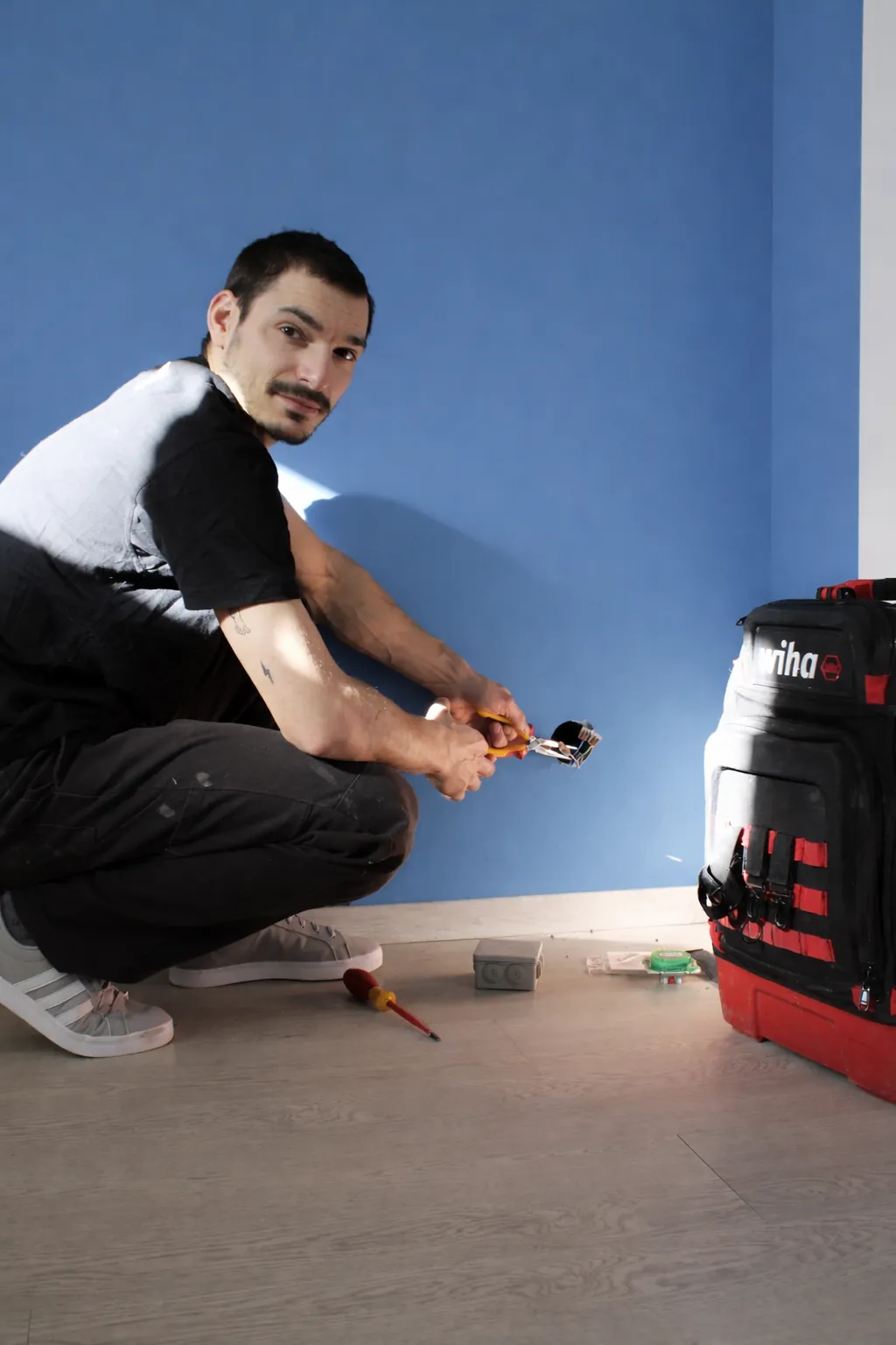 Tommy, électricien